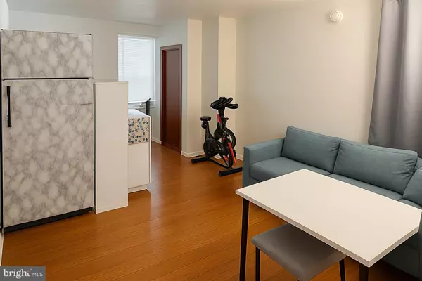 Philadelphia, PA 19147,720 S 6TH ST #2