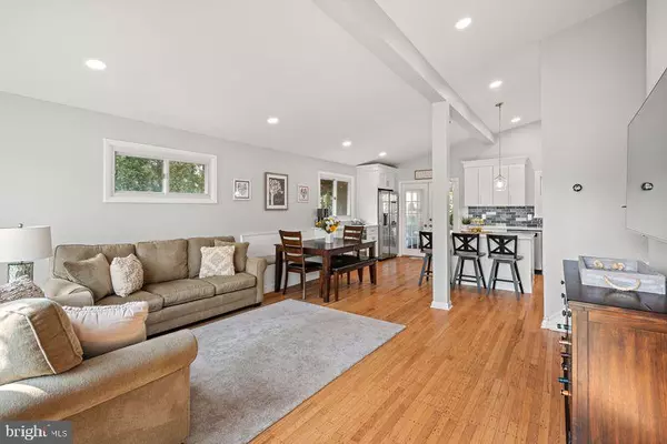 Broomall, PA 19008,404 LYNDHURST DR