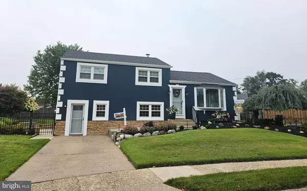 18 TRINITY LN, Blackwood, NJ 08012
