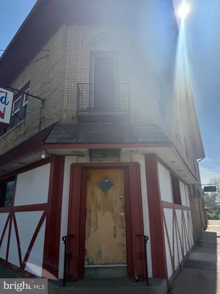 814 GARRETT RD, Upper Darby, PA 19082