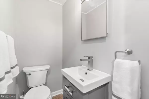 Brookhaven, PA 19015,82 PARK VALLEI LN