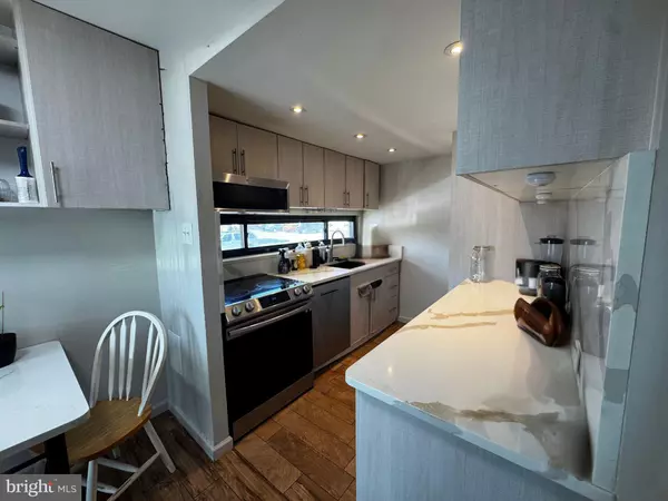 Philadelphia, PA 19154,3850-00 WOODHAVEN RD #907