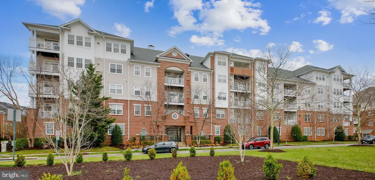 Rockville, MD 20850,327 KING FARM BLVD #308
