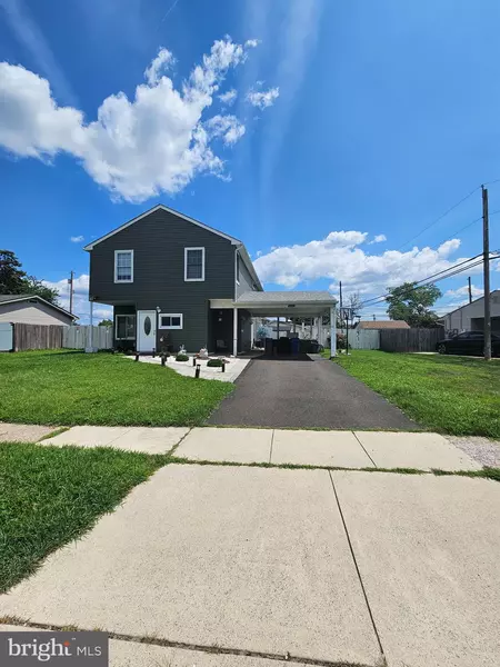 12 CRESCENT LN, Levittown, PA 19055