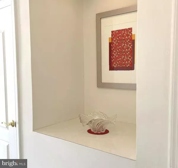 Rockville, MD 20850,327 KING FARM BLVD #104