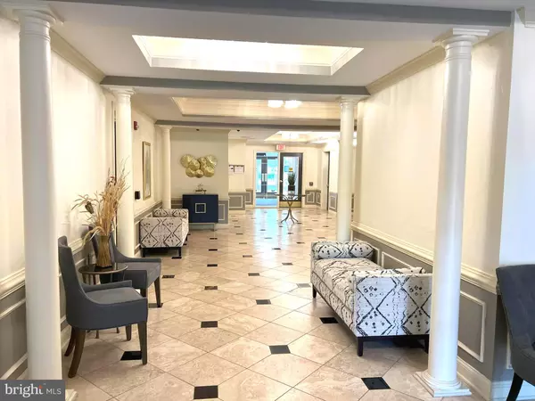 Rockville, MD 20850,327 KING FARM BLVD #104