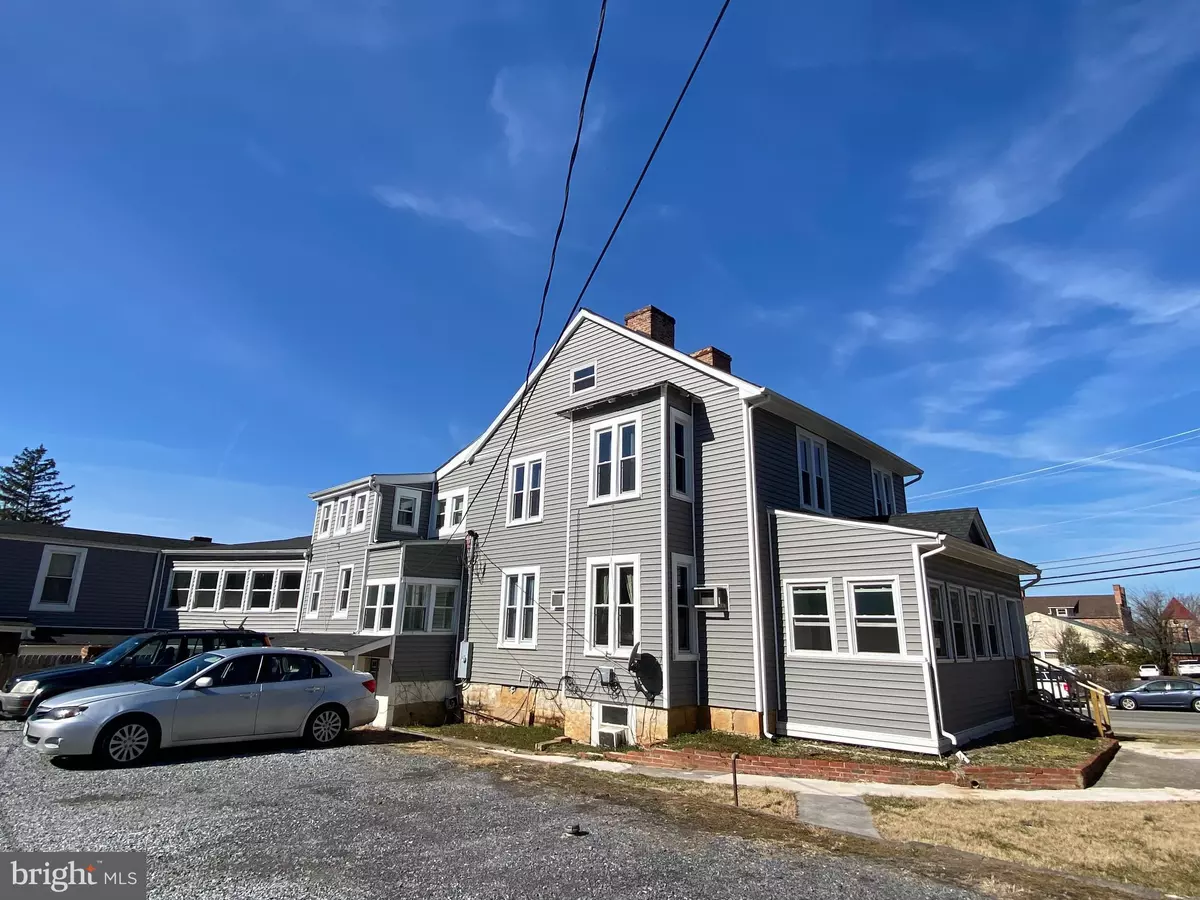 Charles Town, WV 25414,202 S SAMUEL ST #5