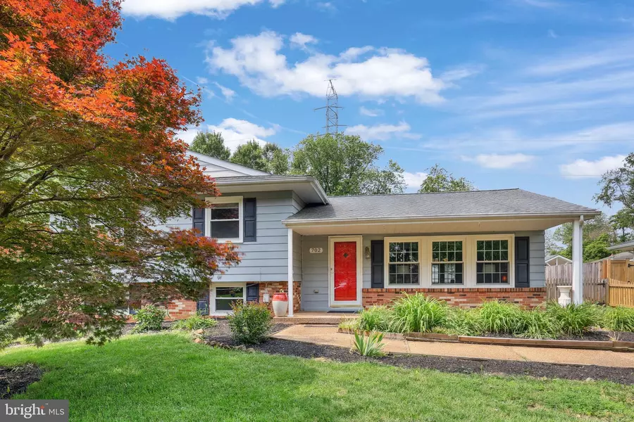 702 WILLIAMSBURG RD, Sterling, VA 20164