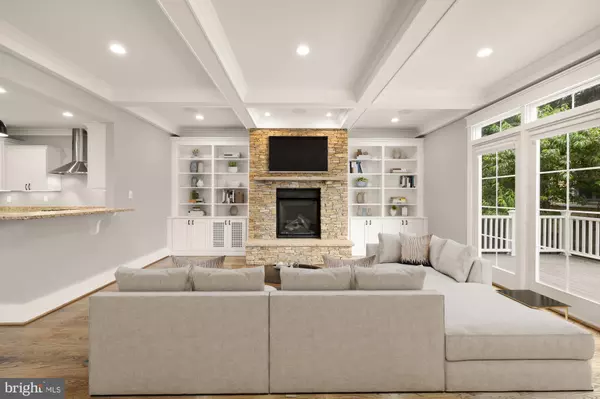 Arlington, VA 22207,1921 N GEORGE MASON DR