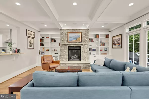 Arlington, VA 22207,1921 N GEORGE MASON DR