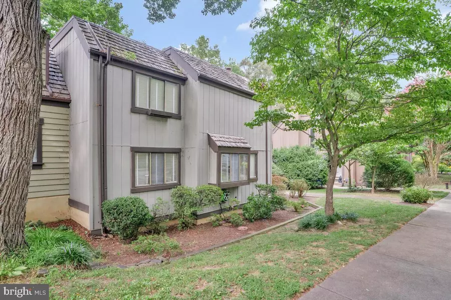1526 PARK GLEN CT, Reston, VA 20190