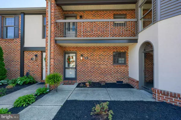 9 AMBERLY WAY, Lititz, PA 17543