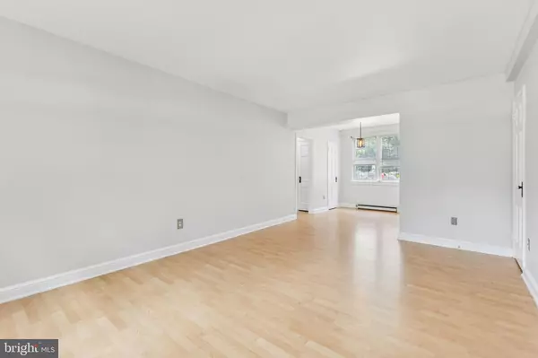 Alexandria, VA 22305,3401 COMMONWEALTH AVE #A