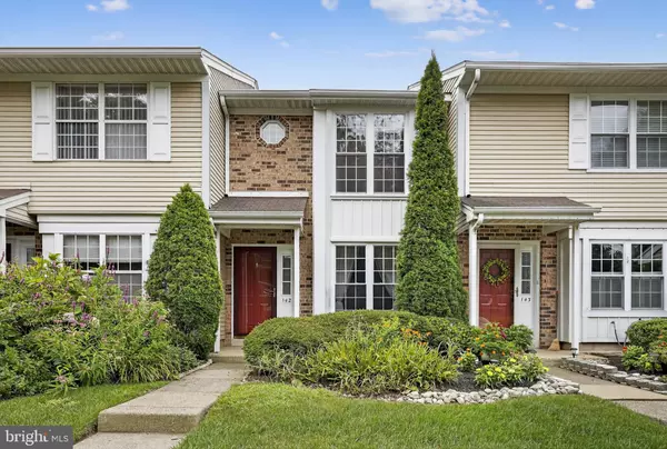 142 LEEDOM WAY #33, Newtown, PA 18940