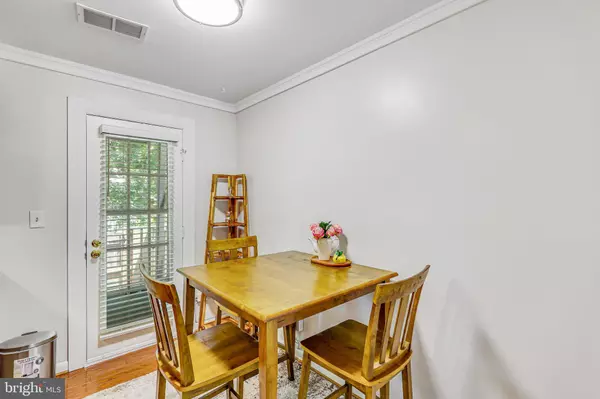 Arlington, VA 22206,4628-A 28TH RD S #A