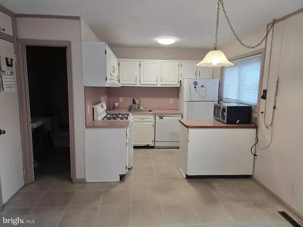 East Windsor, NJ 08520,174 CANTERBURY CT