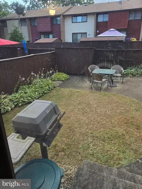 East Windsor, NJ 08520,174 CANTERBURY CT