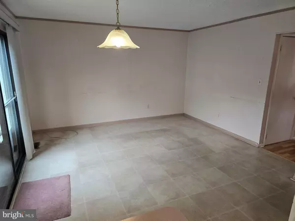 East Windsor, NJ 08520,174 CANTERBURY CT