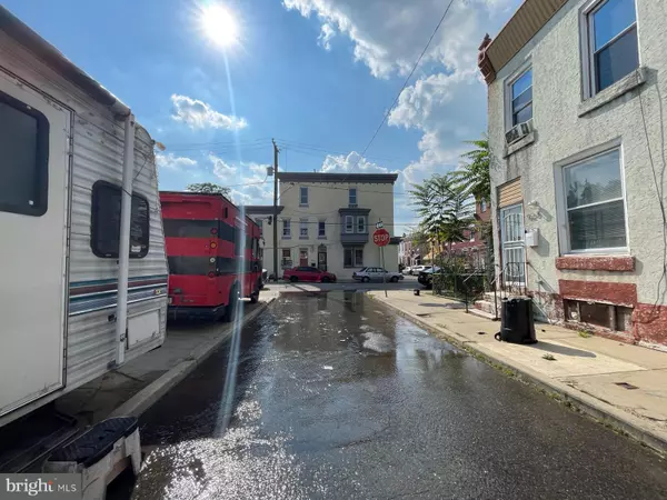 Philadelphia, PA 19133,914 W SILVER ST