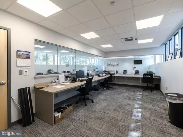 Philadelphia, PA 19120,520 W ROOSEVELT BLVD