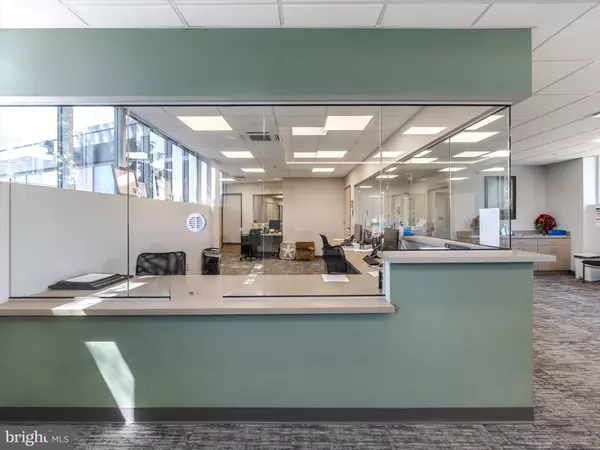 Philadelphia, PA 19120,520 W ROOSEVELT BLVD