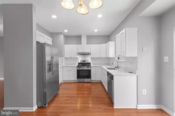 Herndon, VA 20171,2447 CLOVER FIELD CIR