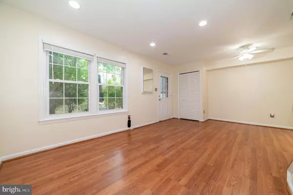 Centreville, VA 20120,14323 JOHNNY MOORE CT