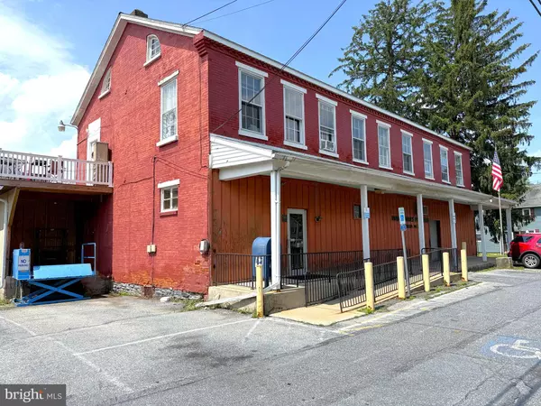 8 S LINE RD, Stevens, PA 17578
