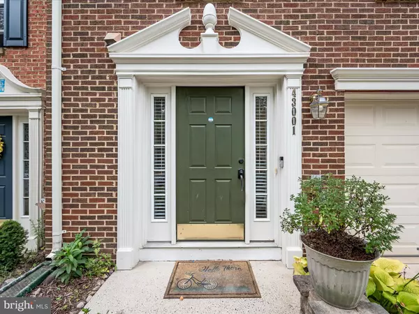 Chantilly, VA 20152,43001 CENTER ST