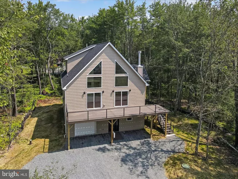 7733 LAKE SHORE DR, Pocono Lake, PA 18347