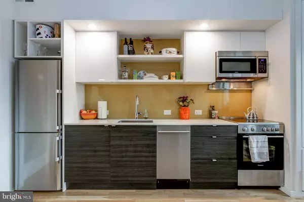 Philadelphia, PA 19122,1942 N FRONT ST #206