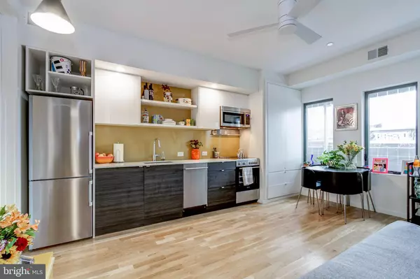 Philadelphia, PA 19122,1942 N FRONT ST #206