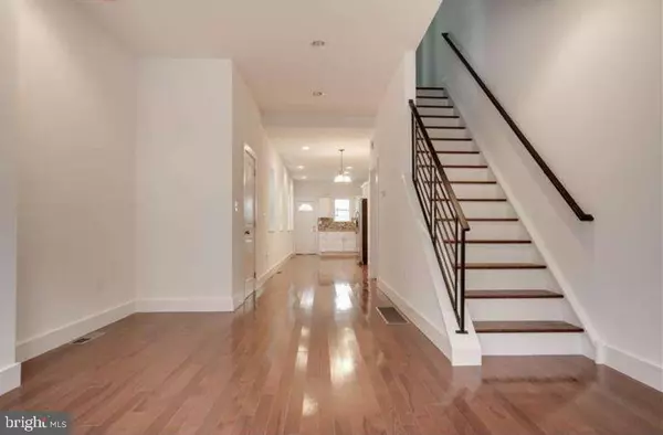 863 E THOMPSON ST, Philadelphia, PA 19125
