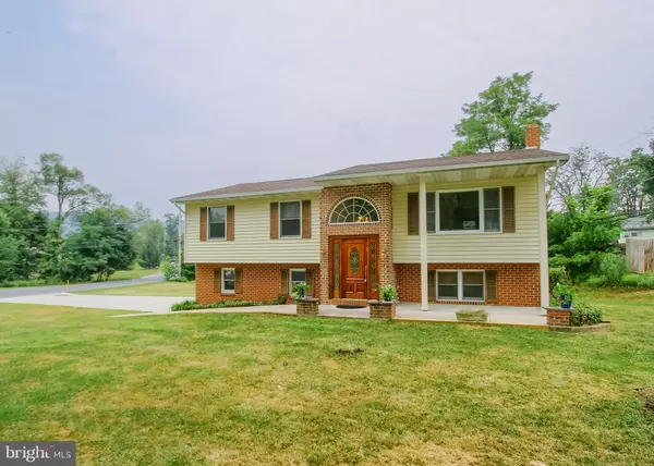 3810 MANOR DR, Harrisburg, PA 17110