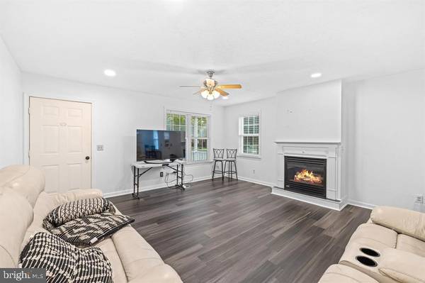 Grottoes, VA 24441,402 4TH ST
