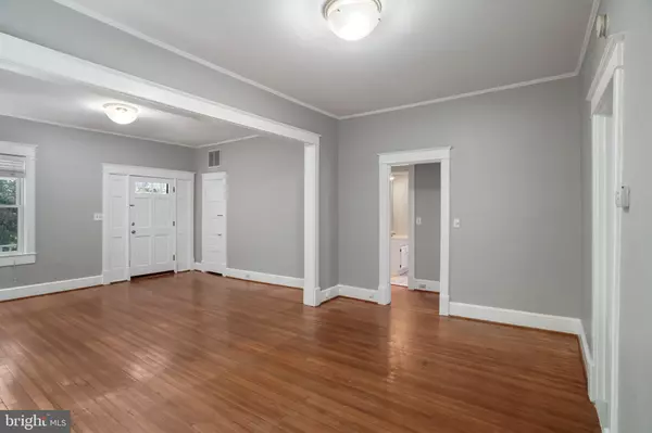 Arlington, VA 22201,2417 WASHINGTON BLVD