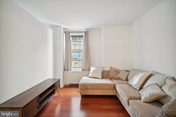 Philadelphia, PA 19103,219-29 S 18TH ST #1105