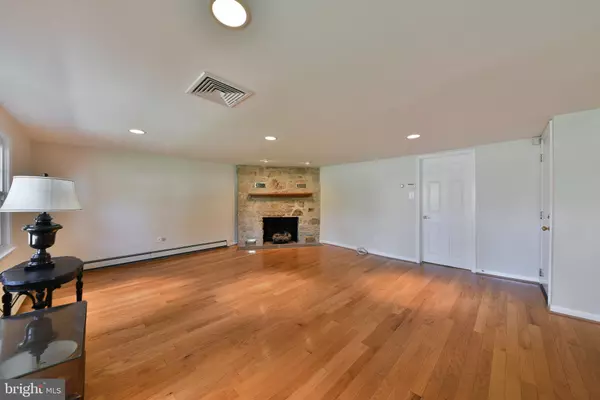 Flourtown, PA 19031,2106 CAROLTON WAY