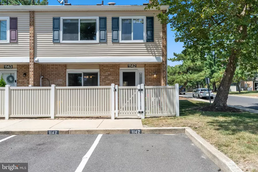 1142 GOLDEN POND CT, Voorhees, NJ 08043