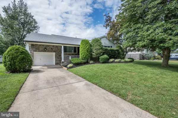 1717 COUNTRY CLUB DR, Cherry Hill, NJ 08003