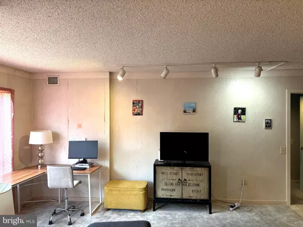 Elkins Park, PA 19027,100 BREYER DR #3-C