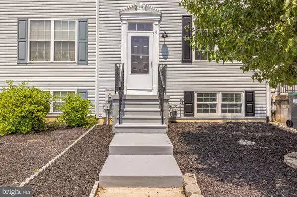 Newark, DE 19702,8 VERSAILLES CT