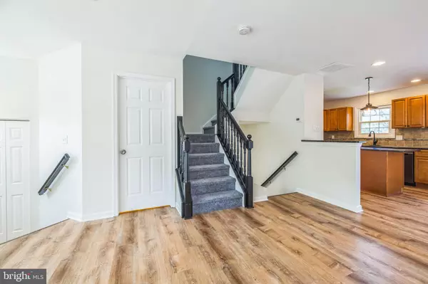 Newark, DE 19702,8 VERSAILLES CT