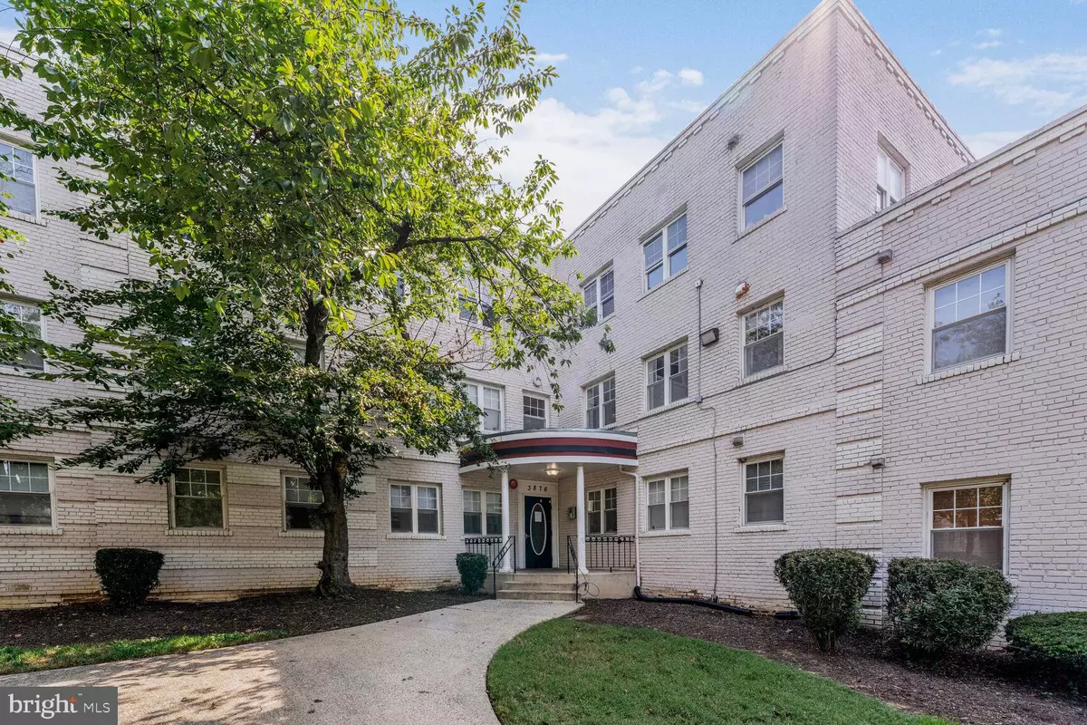 Washington, DC 20032,3876 9TH ST SE #301
