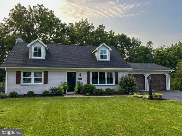 246 HICKORY DR, Lititz, PA 17543