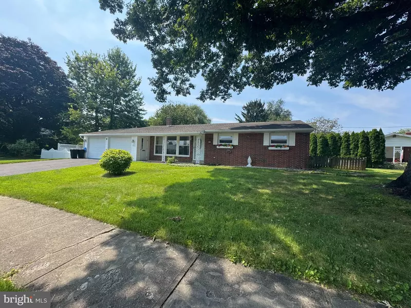 1118 APPLE DR, Mechanicsburg, PA 17055