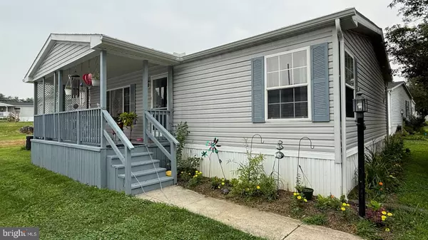 203 GREENBRIAR CIR, Lancaster, PA 17603
