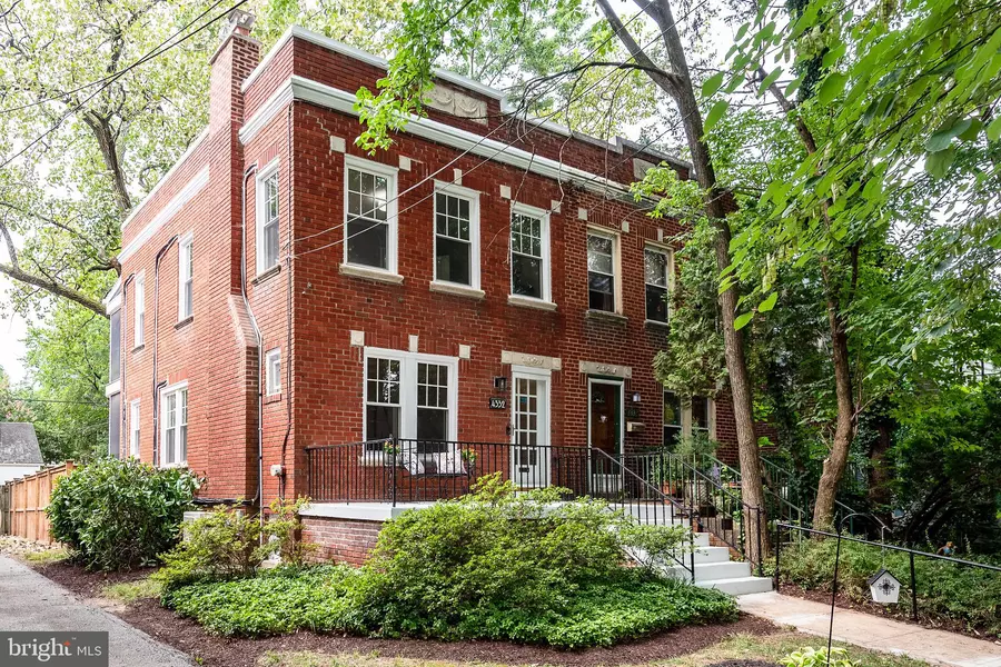 4332 CHESAPEAKE ST NW, Washington, DC 20016