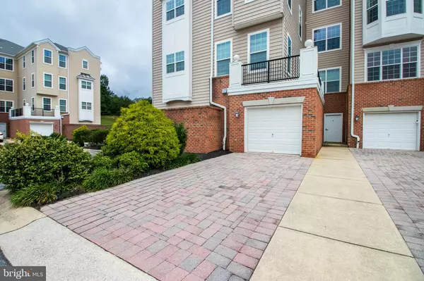 Odenton, MD 21113,8621 FLUTTERING LEAF TRL #305