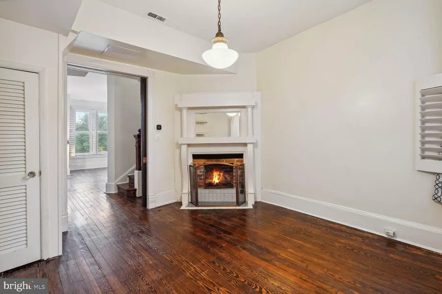 1932 35TH ST NW, Washington, DC 20007
